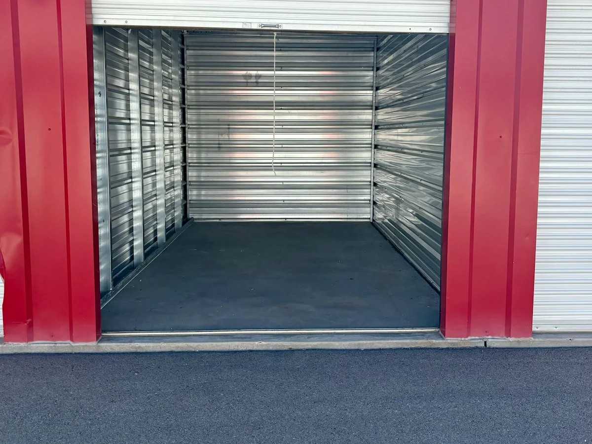 Ô kho 1 m² cửa cuốn khoá riêng